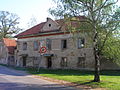 Čeština: Dům na návsi ve Spomyšli. English: House in village center in Spomyšl.