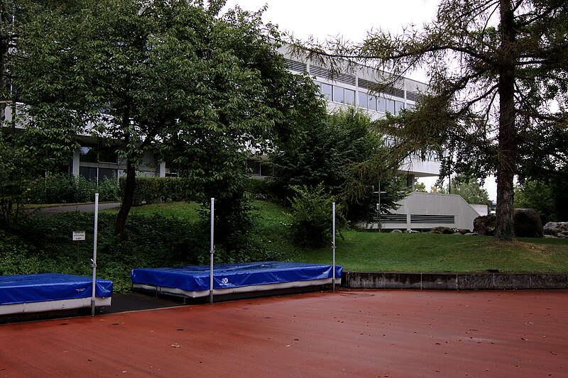 File:SportplatzKantonsschuleEngeZuerich.jpg