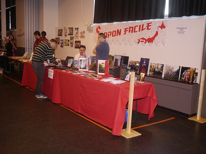 File:Stand Japon Facile - Japan Party 2013 - P1570588.jpg