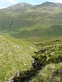 Blick vom westlich gelegenen Mullach na Dheiragain auf Mam Sodhail (rechts) und Càrn Eighe (links)