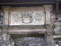 Relief über dem Portal zur Hauptburg