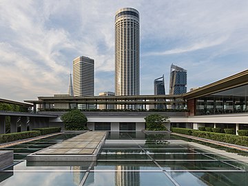 Skyscraper Swissôtel The Stamford reflecting in the basin of the roof garden at level 6 of the National Gallery in Singapore