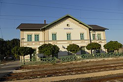 Tápiógyörgye vasútállomás felvételi épülete - 2018-09-21.jpg