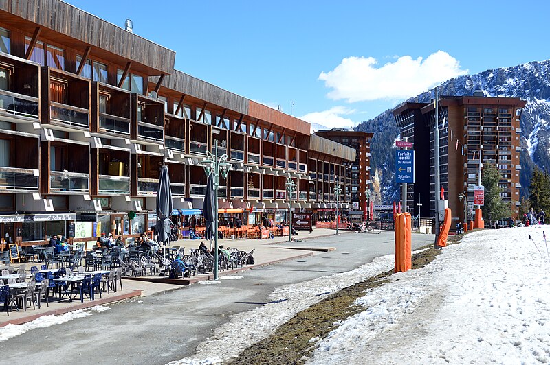 File:Terraces at front de neige Le Corbier, 2023.jpg