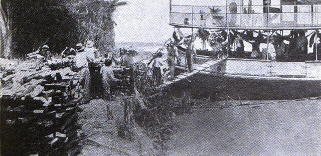 The Liberal steamboat belonging to the Peruvian Amazon Company, embarking rubber