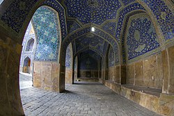 مسجد شاه اصفهان. البته نام امروزی او مسجد امام خمینی است.