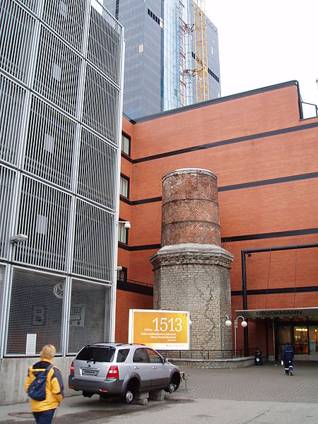 File:The old Chimney Stockmann Tallinn.jpg