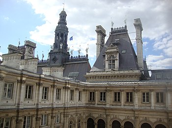 Les toits de l'Hôtel de Ville de Paris