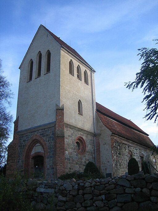 Trollenhagen Kirche 01