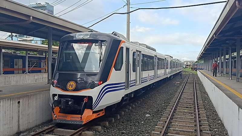 File:Tutuban PNR station (v2) 8000 class 2019-12-21.jpg