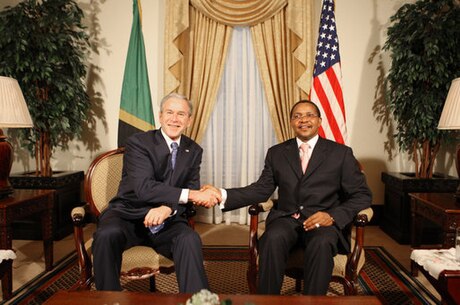 File:U.S. President Bush and Tanzanian Presdent Jakaya Kikwete.jpg