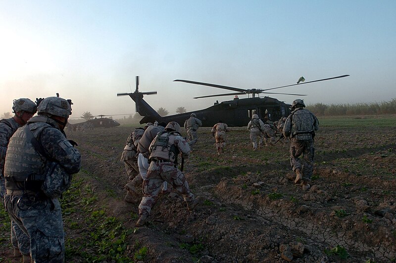 File:UH-60 Black Hawk in Iraq.jpg