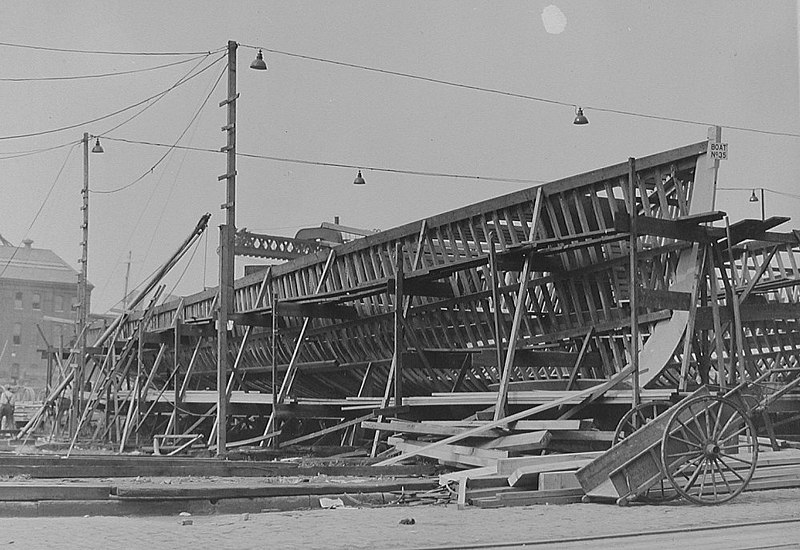 File:USS SC-35 under construction.jpg