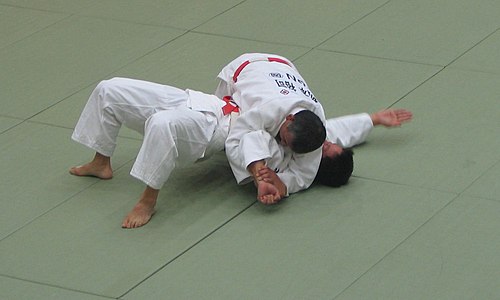 Ude-garami (americana) being attempted in Judo kata