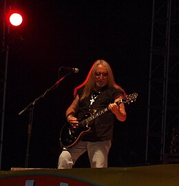 Uriah Heep (Mick Box2) .jpg