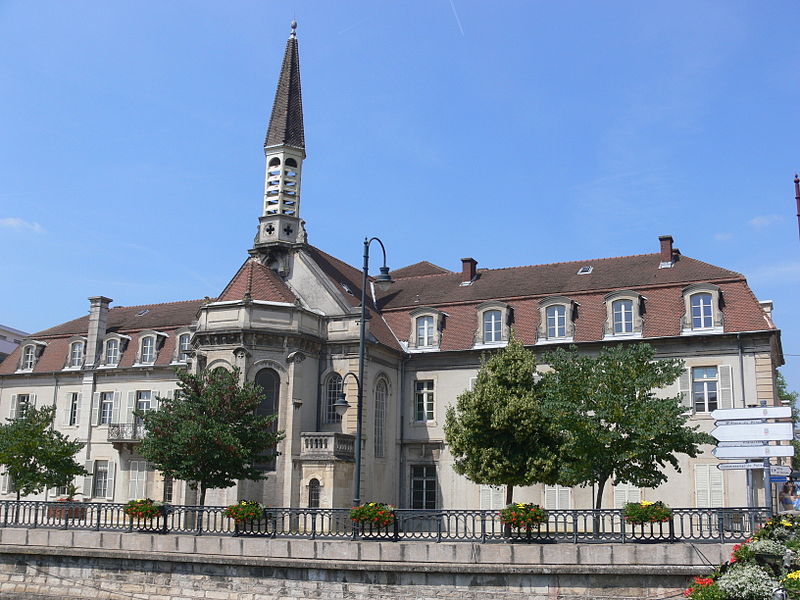 File:Vesoul - townhall - chapel.jpg