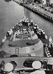 HMNZS Royalist at the Devonport Naval Base, 1956 View from the bridge of HMNZS Royalist at Devonport Naval Base, 1956.jpg