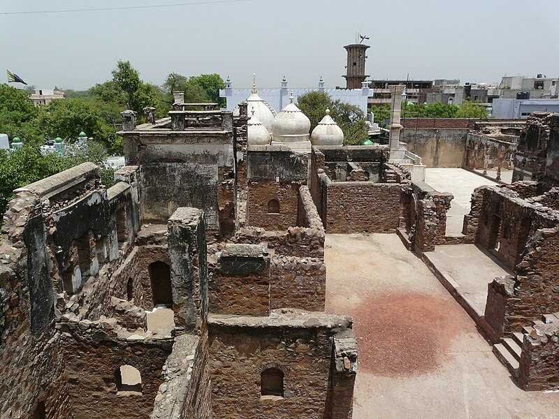 File:Zafar mahal ruins 2.jpg