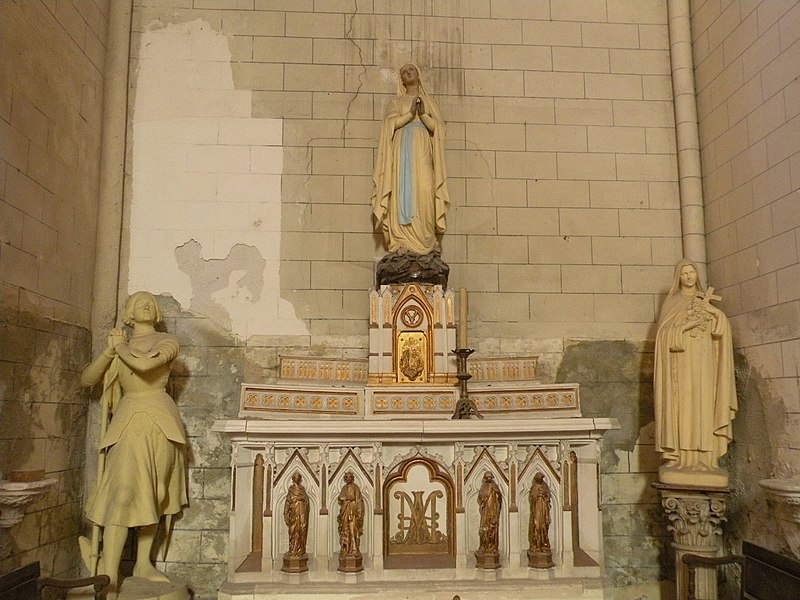File:Église de la Nativité-de-Notre-Dame autel du transepte 2.JPG