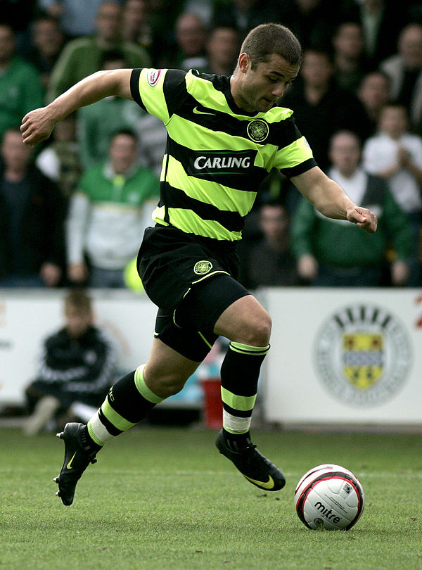 Maloney playing for Celtic in 2009