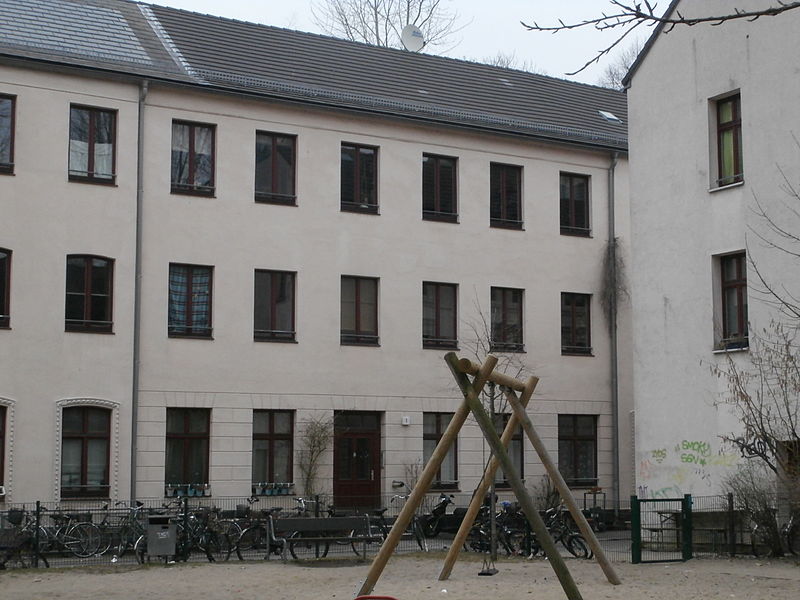 File:13586 Karolinenstrasse 26 Haus 2.JPG