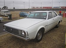 Leyland P76, סדאן, דגם "Deluxe", שנת 1974