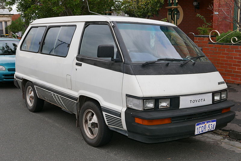 File:1988 Toyota Tarago (YR22RG) RV van (2015-07-15) 01.jpg