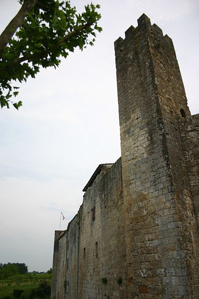 File:20100702 Larressingle city wall 04.JPG