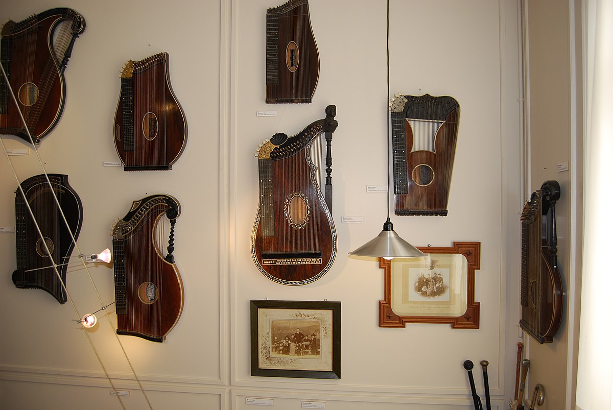 Beautiful Vintage Mini Mandolin 12 Musical Instrument Collectable Art Decor