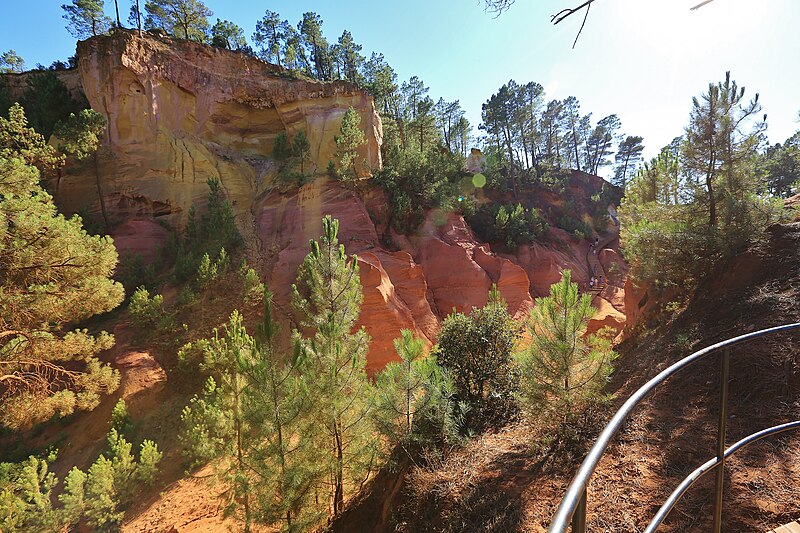 File:2013.07.05 roussillon - roque anthéron 134.JPG