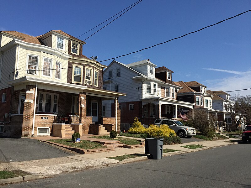 File:2015-04-13 10 10 47 Homes along Hillcrest Avenue in the Hillcrest neighborhood along the border of Trenton and Ewing, New Jersey.jpg