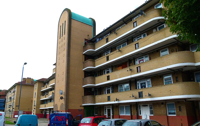 File:2015 London-Woolwich, Barnfield Estate 08.JPG