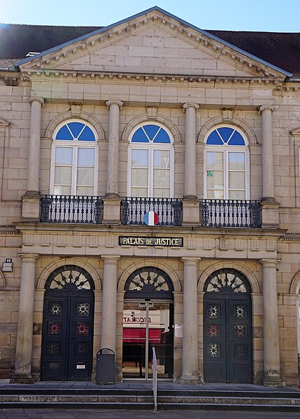 File:2016-08 - Mairie-palais de justice de Lure - 04.jpg