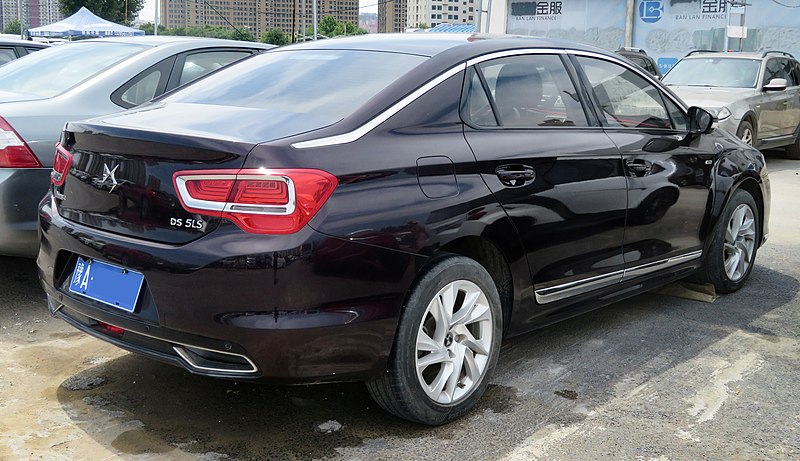 File:2017 Chang'an-DS 5LS, rear 8.16.18.jpg