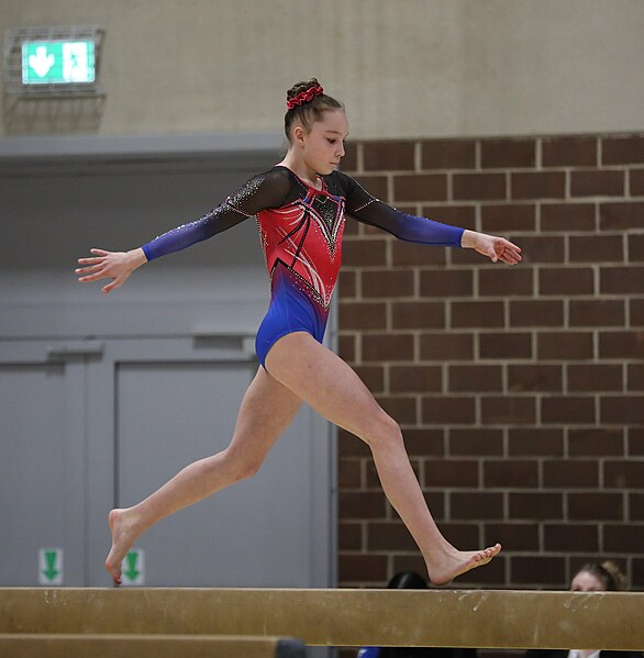 File:2021-12-11 CGC Bettembourg 2021 Competition Women Benjamines and Jeunes Espoirs Balance beam (Martin Rulsch) 059.jpg