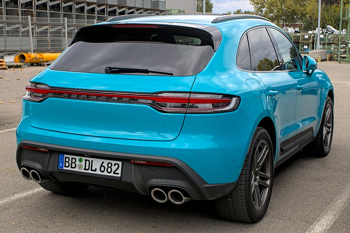 File:2022 Porsche Macan S 1X7A0820.jpg - Wikimedia Commons