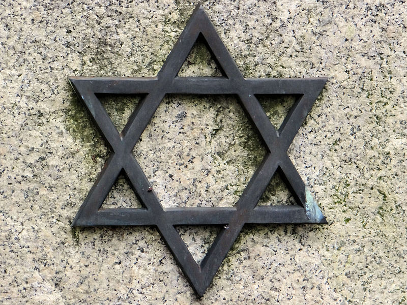 File:251012 Monument of Jews and Poles Common Martyrdom in Warsaw - 04.jpg