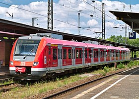 422 042-2 S2 Wanne-Eickel Hbf.jpg