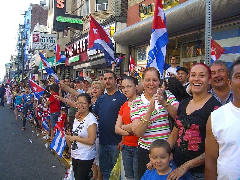 File:6.6.10CubanParadeUCByLuigiNovi5.jpg