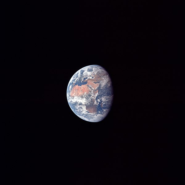 File:AS11-36-5355 - View of Earth.jpg