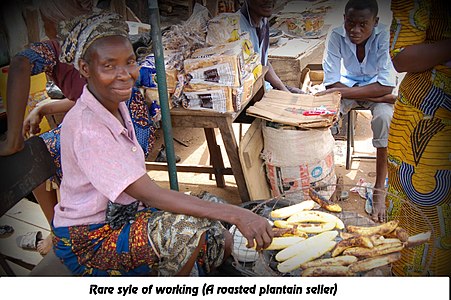 A woman selling roasted plantain