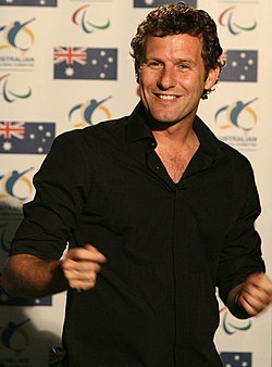 Adam Hills 2008 Paralimpiya.jpg