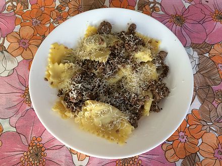 A dish of dry agnolotti pavesi, with the condiment of Pavese stew
