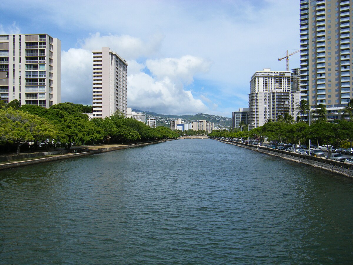 Канал ала. Ala Wai Park. Парк у Вайкики Батуми фото. Ala Wai Hawai. Ala Wai.