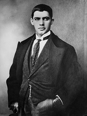 Amadeo de Souza Cardoso with tie and looking right.jpg