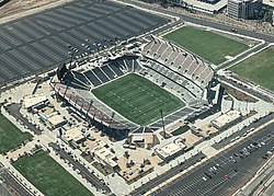 BMO Stadium - Wikipedia