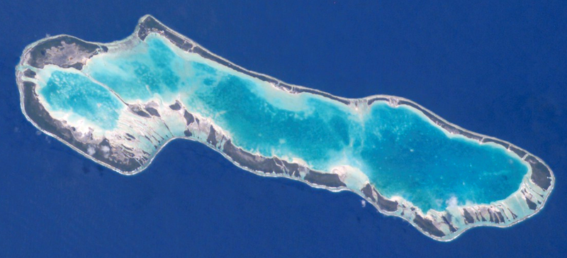 File:Anaa-atoll-ISS007-E-14624.png