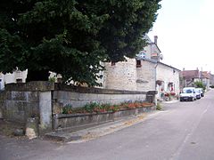 Ancienne fontaine communale.jpg