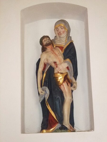 File:Anhausen Ursulakapelle Pietà.jpg