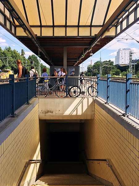 File:Bahnhof Frankenstadion 08.jpg